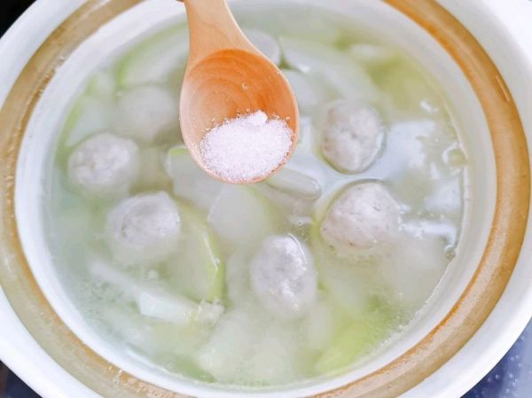 冬瓜鱼丸汤怎么做好喝_冬瓜鱼丸汤的家常做法