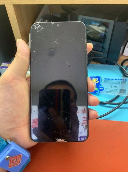 手机碎屏维修多少钱_自己换屏靠谱吗