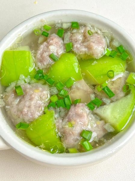 丝瓜丸子汤怎么做_丝瓜丸子汤的家常做法