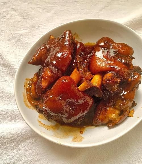 猪蹄怎么做好吃_红烧猪蹄的家常做法