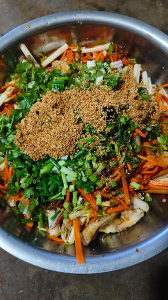 柠檬鸡爪怎么做_酸辣柠檬鸡爪做法