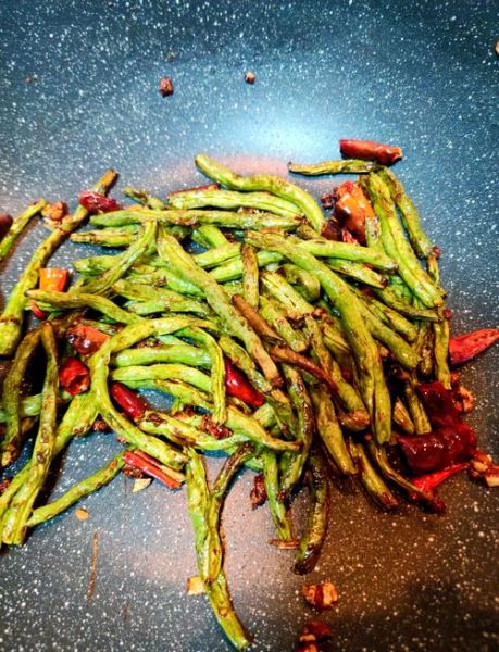 干煸豆角怎么做_干煸豆角用不用焯水