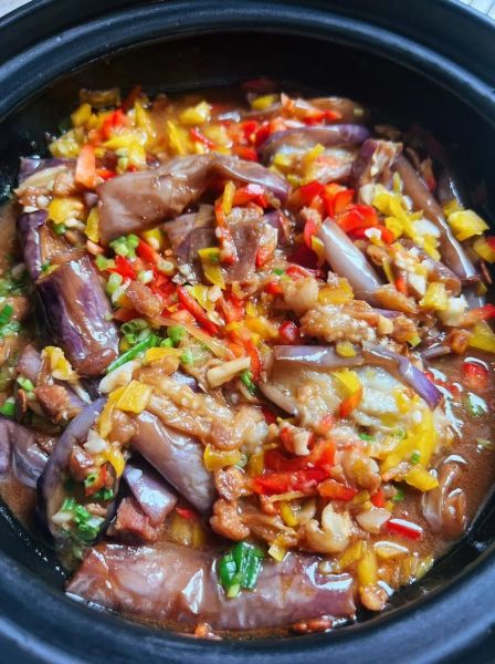 酱焖茄子怎么做_茄子用不用先炸