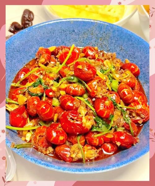 炒龙虾尾怎么做_龙虾尾焯水还是直接炒