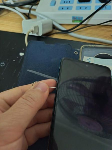 手机卡槽怎么打开_取卡针丢了怎么办