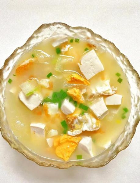 冬瓜炖豆腐的家常做法_冬瓜炖豆腐怎么做好吃