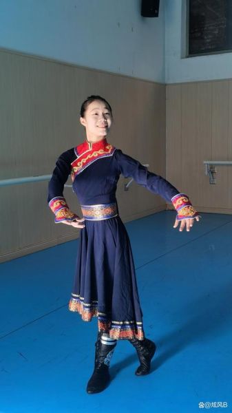 蒙古舞基本动作教学_蒙古舞服装搭配技巧