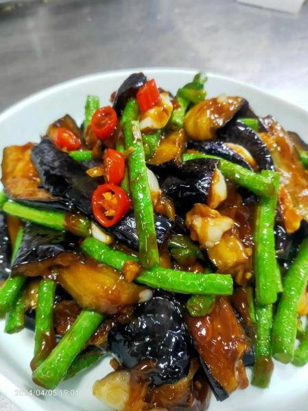 茄子烧豆角怎么做_茄子烧豆角的家常做法