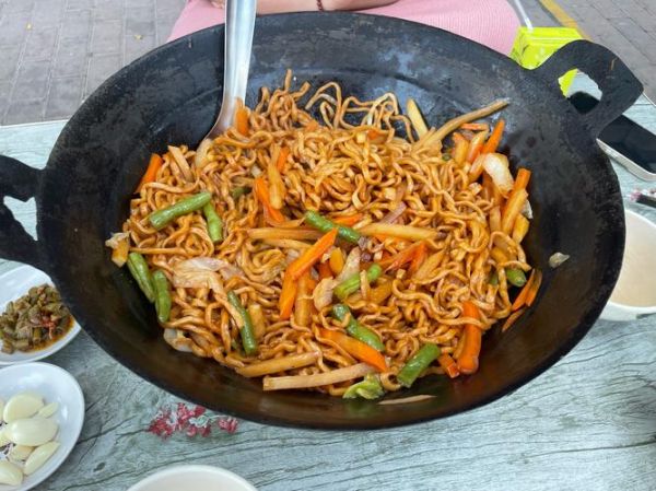 铁锅焖面怎么做_正宗铁锅焖面配方