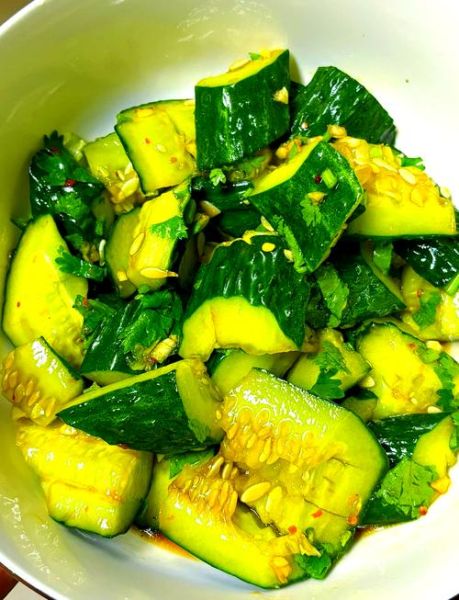 凉拌黄瓜怎么做_凉拌黄瓜需要焯水吗