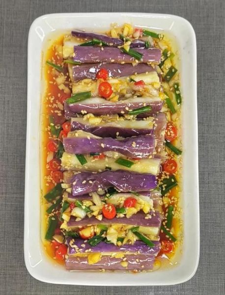 凉拌蒜泥茄子怎么做_茄子蒸多久才软糯