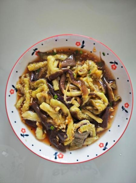 凉拌蒜泥茄子怎么做_茄子蒸多久才软糯