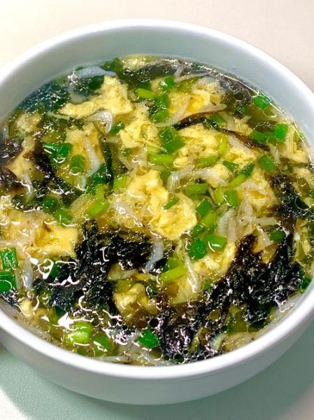 西红柿紫菜蛋花汤怎么做_紫菜蛋花汤要不要先炒西红柿