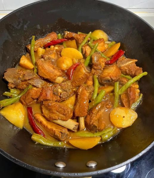 土豆烧排骨家常做法_怎么做才软烂入味