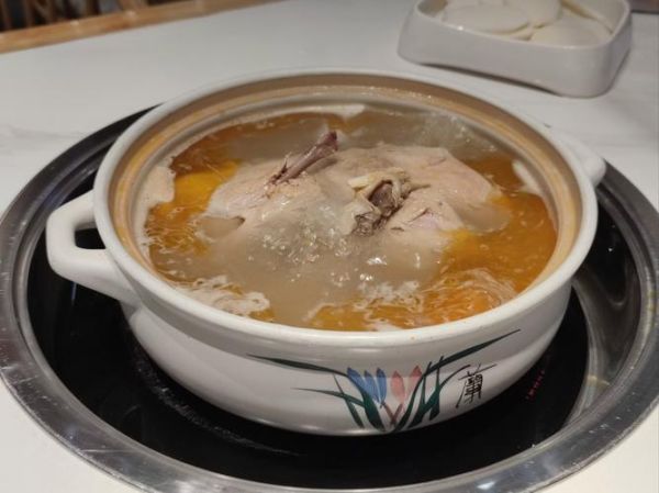 家常炖鸭子怎么做好吃_鸭子炖多久才软烂