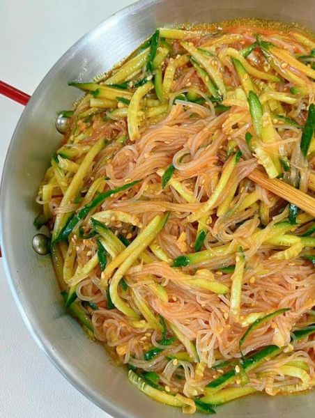 黄瓜粉丝凉菜怎么做_黄瓜粉丝凉菜需要焯水吗