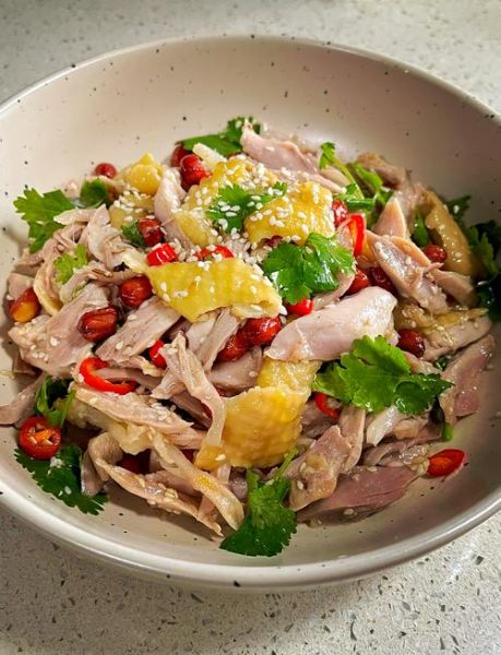 正宗手撕鸡怎么做_手撕鸡用什么部位最好