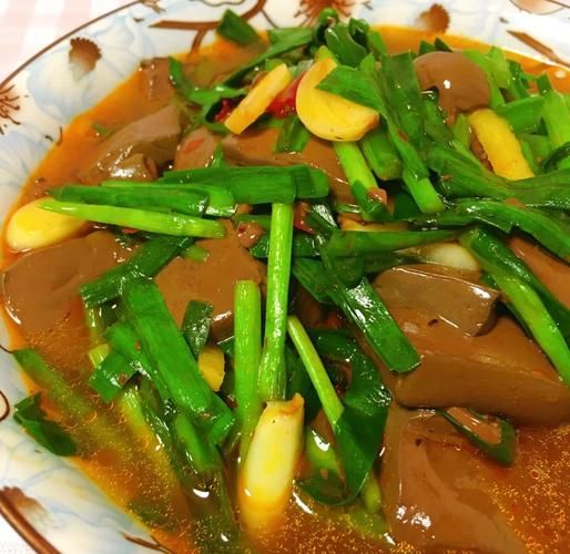 韭菜炒鸭血怎么做_鸭血要不要焯水