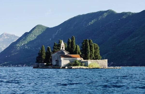 移民黑山需要什么条件_黑山移民费用大概多少