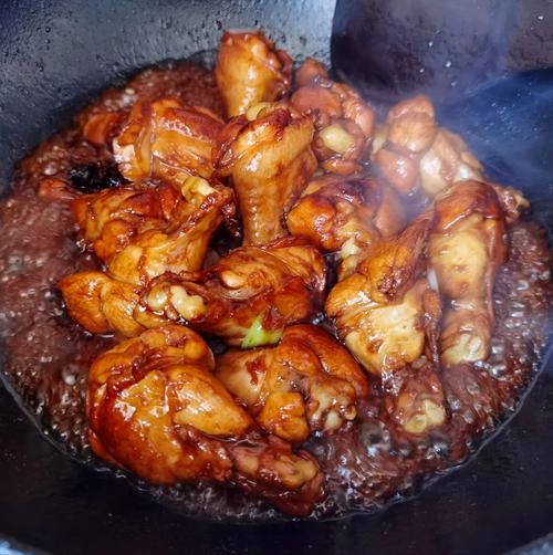 家常炖鸡翅根怎么做_鸡翅根炖多久才入味