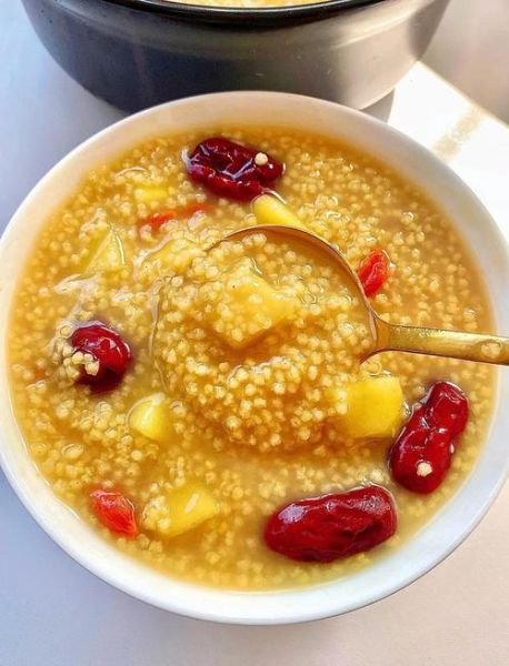 苹果小米粥的做法_苹果小米粥怎么煮养胃