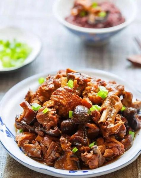 榛蘑炖鸡怎么做_榛蘑炖鸡的家常做法