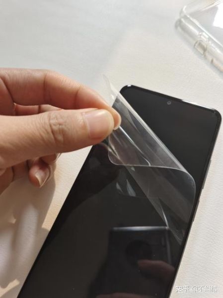 手机膜怎么撕下来_钢化膜撕掉技巧