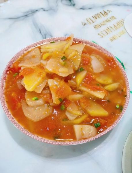 土豆炒西红柿怎么做_西红柿炒土豆要不要焯水