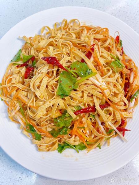 凉拌干丝怎么做好吃_凉拌干丝要不要焯水