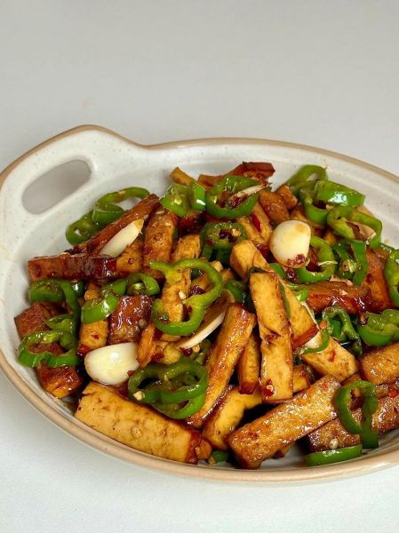 青椒炒香干怎么炒好吃_青椒炒香干的家常做法