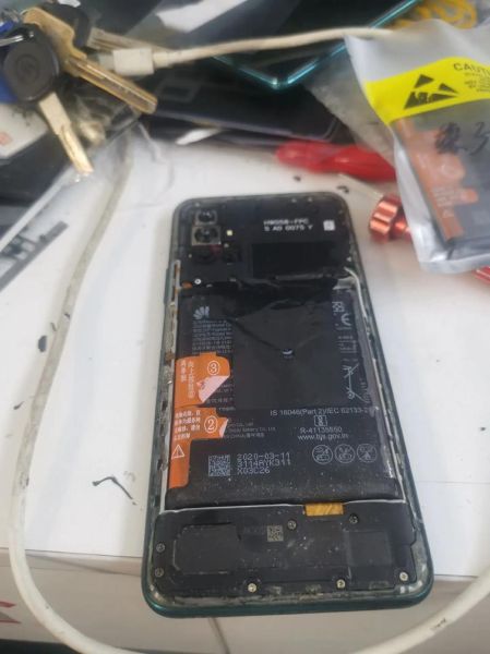 手机电池鼓包了还能用吗_电池鼓包怎么办