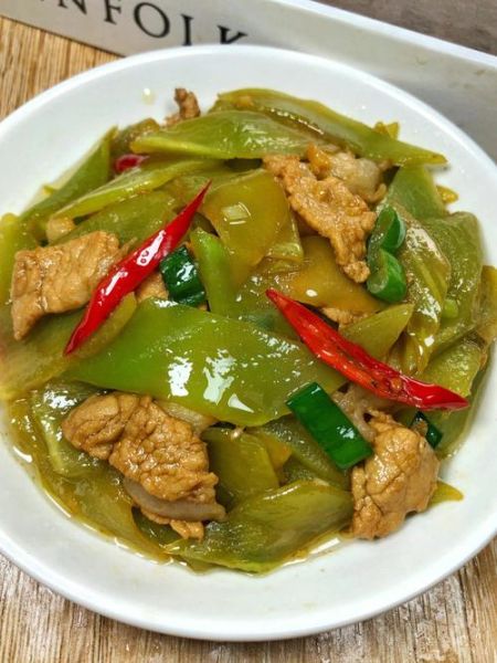 莴笋怎么炒好吃_莴笋炒肉的做法步骤