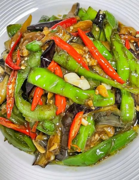 茄子炒青椒怎么炒好吃_茄子炒青椒家常做法
