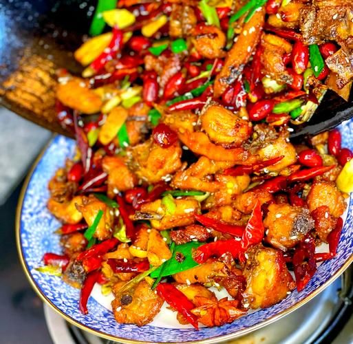 辣子鸡家常做法_辣子鸡怎么炒才酥脆