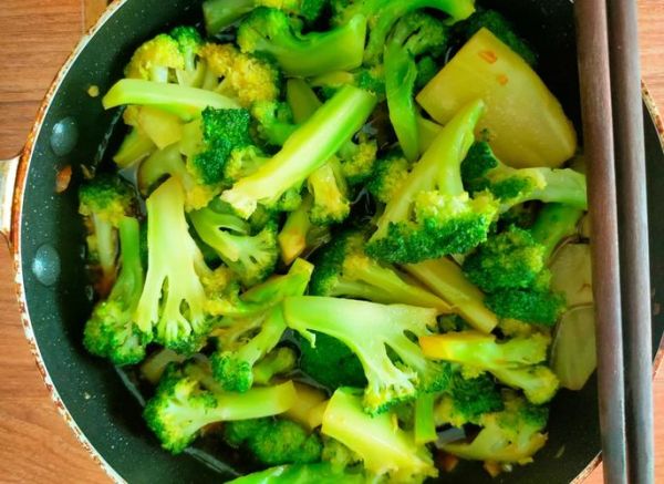 西兰花怎么炒好吃_西兰花焯水几分钟才脆