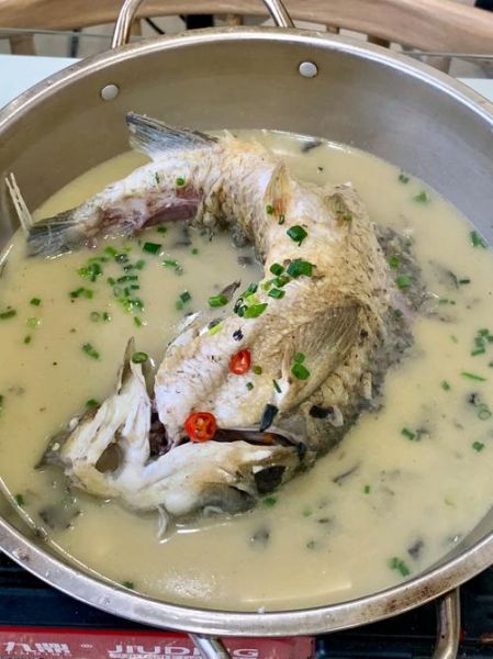 湖南水煮活鱼怎么做_正宗水煮活鱼用什么鱼