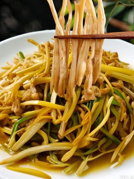 干黄花菜怎么泡发_干黄花菜炒肉的做法