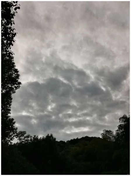 乌云怎么描写_乌云密布像什么