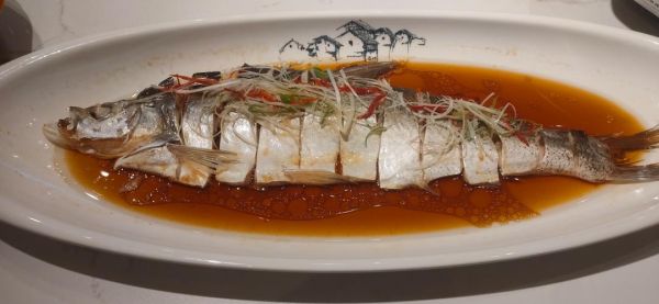 清蒸白鱼怎么做_清蒸白鱼蒸几分钟才鲜嫩