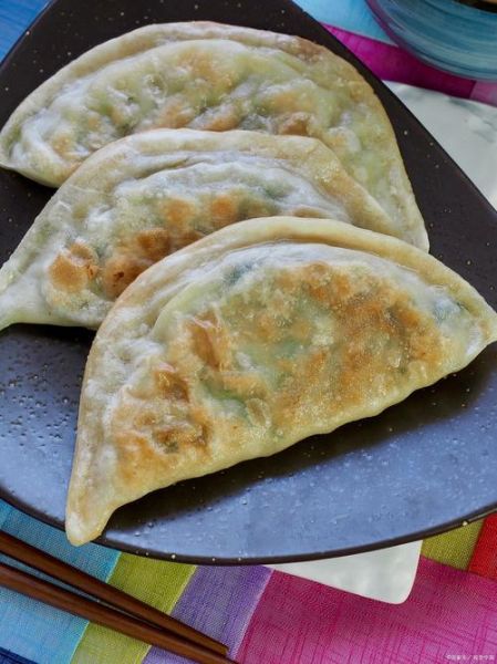 韭菜盒子怎么和面才酥脆_韭菜盒子馅怎样调才鲜嫩