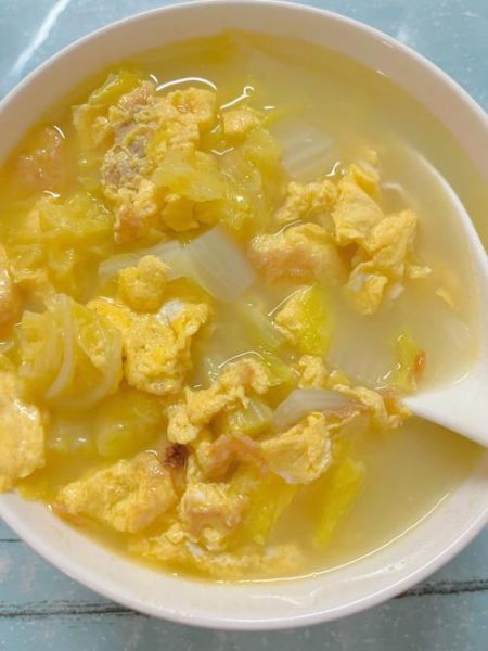 白菜鸡蛋汤怎么做_白菜鸡蛋汤需要焯水吗