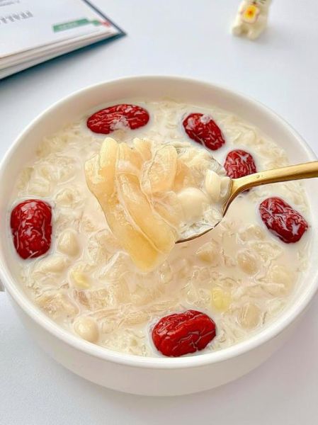银耳粥怎么煮才出胶_银耳粥的家常做法