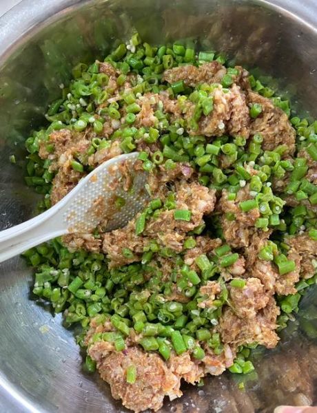 长豆角肉馅包子怎么做_包子馅怎么调才鲜嫩多汁