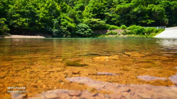 湖水澄澈怎么读_湖水澄澈是什么意思