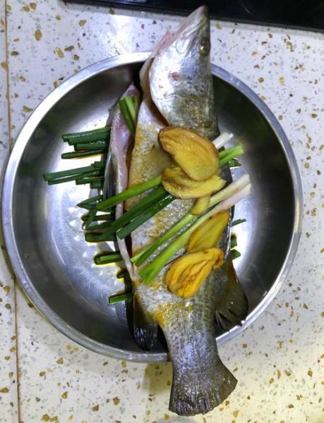 清蒸鱼家常做法_清蒸鱼蒸多久才嫩