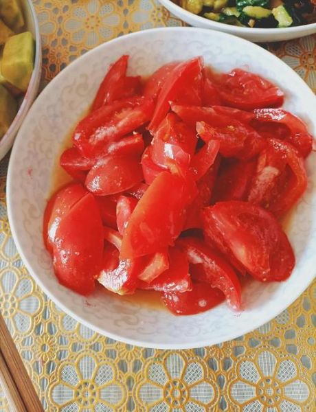 凉拌番茄怎么做才好吃_凉拌番茄要不要去皮