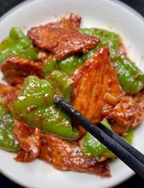 青椒炒肉怎么做_青椒炒肉的家常做法步骤