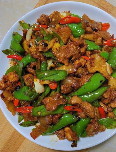青椒炒肉怎么做_青椒炒肉的家常做法步骤