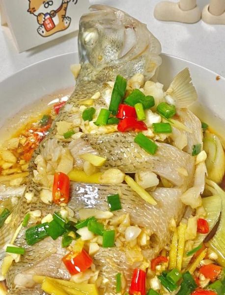 家常鱼怎么做好吃_清蒸鲈鱼最正宗的做法