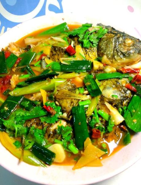 家常红烧鲫鱼怎么做_红烧鲫鱼怎么入味又嫩